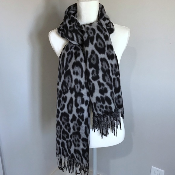 Only 1 Left! Cashmere Blend Leopard Scarf Wrap - Picture 8 of 8